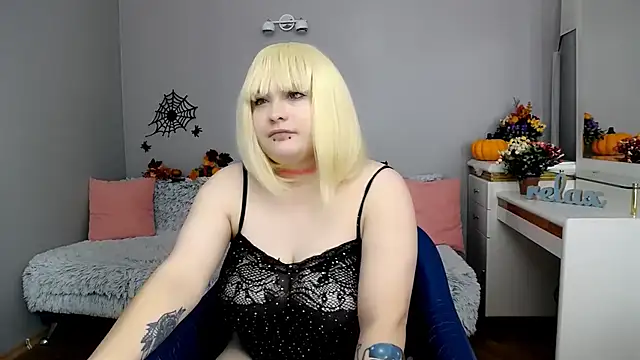 Estheri online show from November 3, 7:24 am