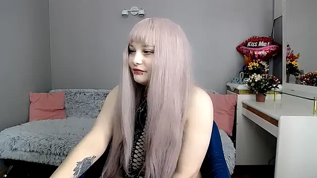 Estheri online show from February 5, 7:26 am