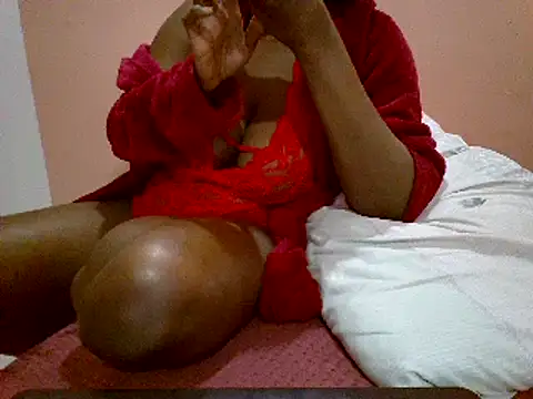 Snapshot of sexymiel chatting on February 19, 6:43 pm sexymiel online show from February 19, 6:43 pm