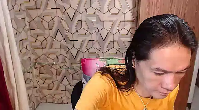 Snapshot of tshugecumxxx chatting on December 24, 9:28 am tshugecumxxx online show from December 24, 9:28 am