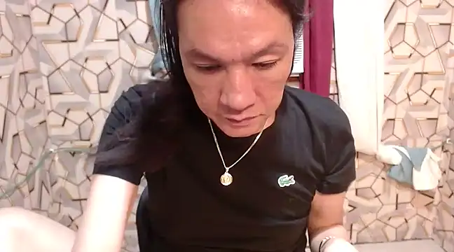 Snapshot of tshugecumxxx chatting on March 6, 1:14 pm tshugecumxxx online show from March 6, 1:14 pm