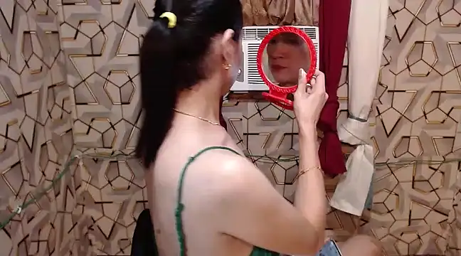 Snapshot of tshugecumxxx chatting on December 24, 3:38 am tshugecumxxx online show from December 24, 3:38 am