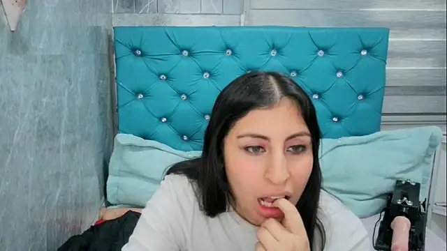 Snapshot of MAARYMOON chatting on March 4, 5:45 pm MAARYMOON online show from March 4, 5:45 pm