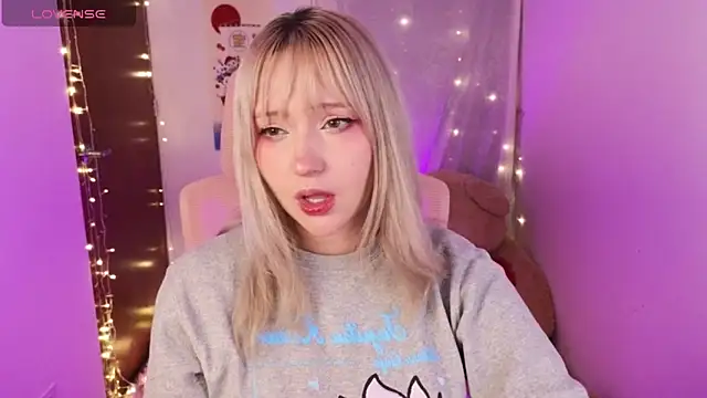 Snapshot of KuroChan420 chatting on January 16, 3:43 am KuroChan420 online show from January 16, 3:43 am