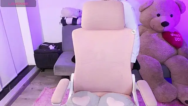 Snapshot of KuroChan420 chatting on February 27, 2:34 am KuroChan420 online show from February 27, 2:34 am