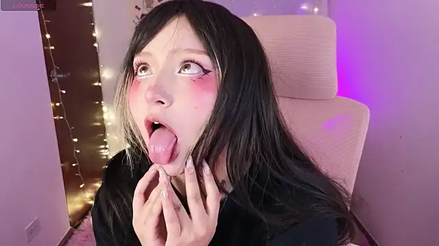 Snapshot of KuroChan420 chatting on December 3, 2:01 am KuroChan420 online show from December 3, 2:01 am