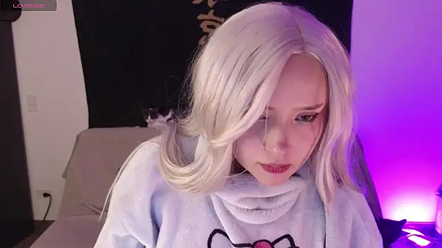 Snapshot of KuroChan420 chatting on February 7, 6:24 am KuroChan420 online show from February 7, 6:24 am