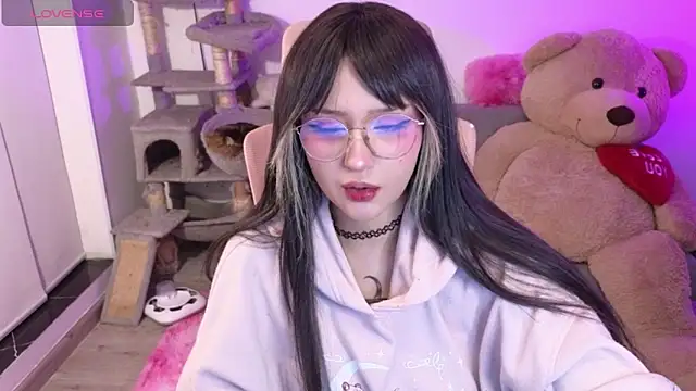 Snapshot of KuroChan420 chatting on February 20, 3:25 am KuroChan420 online show from February 20, 3:25 am