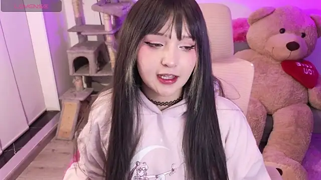 Snapshot of KuroChan420 chatting on February 19, 3:25 am KuroChan420 online show from February 19, 3:25 am