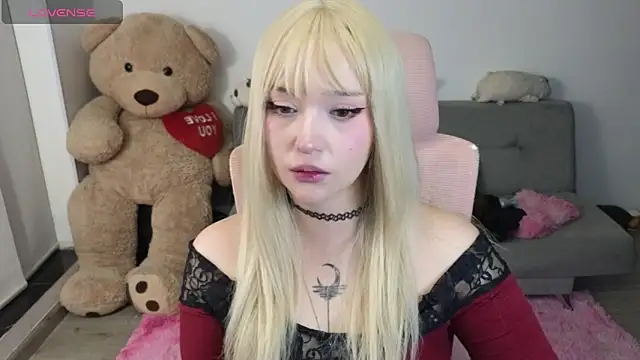 Snapshot of KuroChan420 chatting on June 10, 2:13 am KuroChan420 online show from June 10, 2:13 am