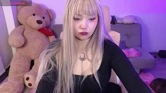 KuroChan420 online show from April 19, 3:40 am