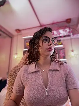 Zoe Bae online show from July 28, 9:25 pm