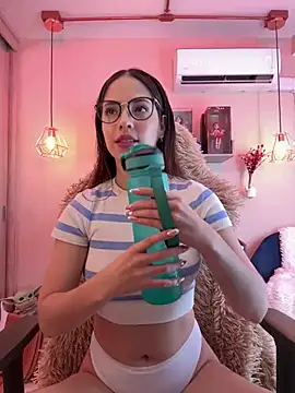 Zoe Bae online show from February 11, 9:25 pm