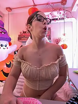 Snapshot of Zoe_Bae chatting on October 28, 8:52 pm Zoe Bae online show from October 28, 8:52 pm