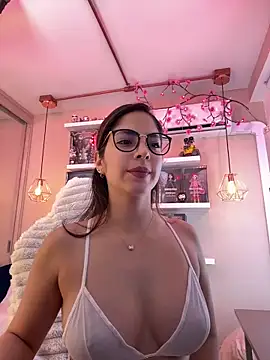 Zoe Bae online show from March 29, 10:00 pm