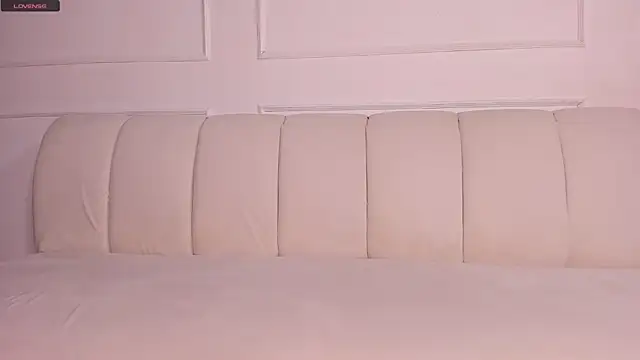 Snapshot of Emma_jonness chatting on January 8, 8:18 pm Emma jonness online show from January 8, 8:18 pm