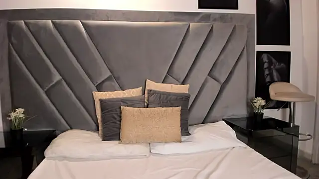 Snapshot of Emma_jonness chatting on January 13, 6:01 pm Emma jonness online show from January 13, 6:01 pm