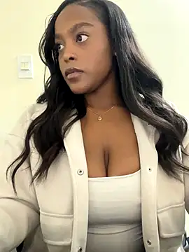 Snapshot of Emma_jonness chatting on November 5, 10:29 am Emma jonness online show from November 5, 10:29 am