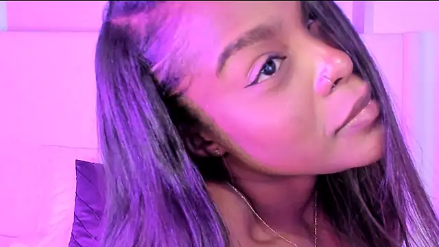 Snapshot of Emma_jonness chatting on November 29, 5:02 pm Emma jonness online show from November 29, 5:02 pm