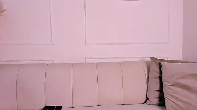 Snapshot of Emma_jonness chatting on February 5, 8:35 pm Emma jonness online show from February 5, 8:35 pm