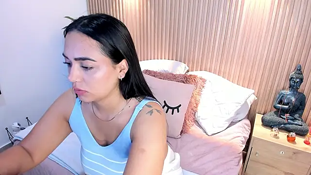 Snapshot of AMELIE_xx chatting on January 19, 1:44 pm AMELIE xx online show from January 19, 1:44 pm