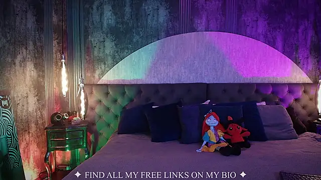 Snapshot of Charlotte_Germanotta_ chatting on January 17, 6:44 pm Charlotte Germanotta online show from January 17, 6:44 pm