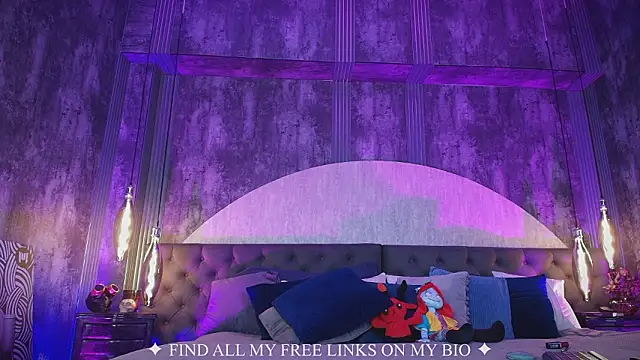 Snapshot of Charlotte_Germanotta_ chatting on February 19, 7:22 pm Charlotte Germanotta online show from February 19, 7:22 pm