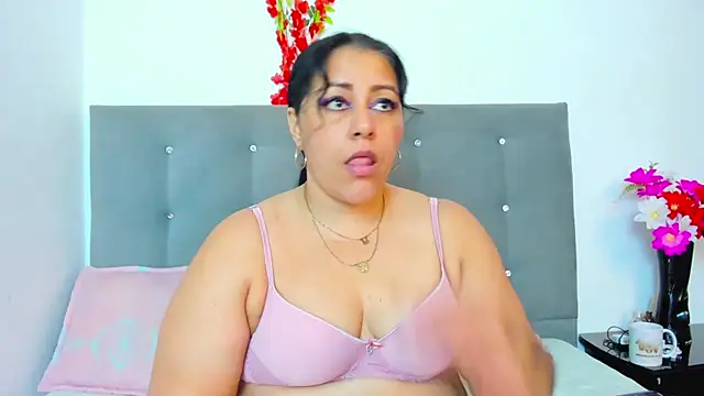 Snapshot of SexxyPamela chatting on September 24, 7:37 am SexxyPamela online show from September 24, 7:37 am