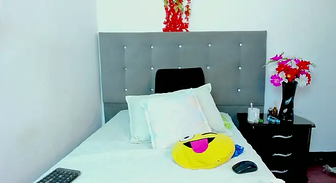Snapshot of SexxyPamela chatting on September 10, 7:57 pm SexxyPamela online show from September 10, 7:57 pm