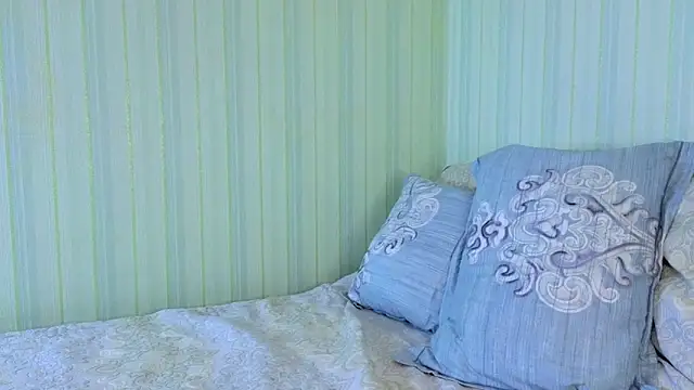 Snapshot of _Lily_ chatting on February 4, 8:13 am Lily online show from February 4, 8:13 am