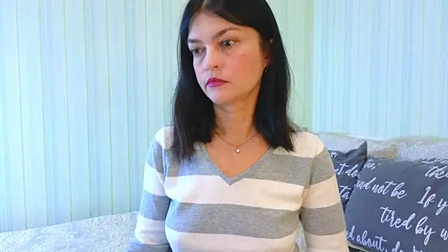 Snapshot of _Lily_ chatting on November 10, 7:24 am Lily online show from November 10, 7:24 am