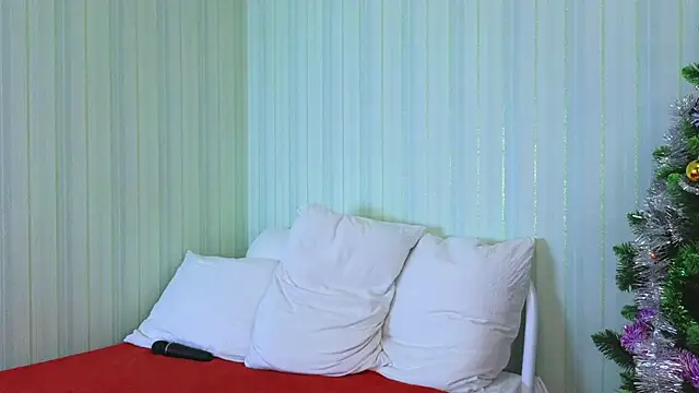 Snapshot of _Lily_ chatting on December 23, 12:19 pm Lily online show from December 23, 12:19 pm