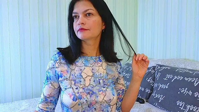 Snapshot of _Lily_ chatting on November 26, 7:08 am Lily online show from November 26, 7:08 am