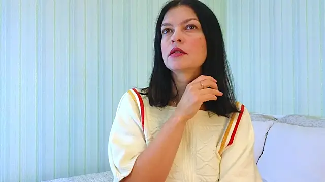 Snapshot of _Lily_ chatting on November 20, 7:31 am Lily online show from November 20, 7:31 am