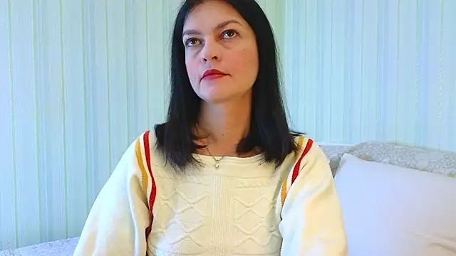 Snapshot of _Lily_ chatting on December 3, 8:03 am Lily online show from December 3, 8:03 am