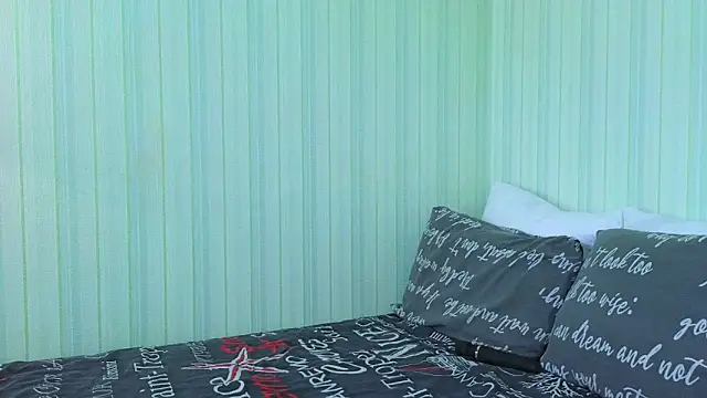 Snapshot of _Lily_ chatting on June 19, 9:48 am Lily online show from June 19, 9:48 am