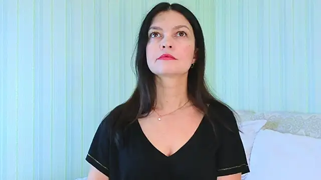 Snapshot of _Lily_ chatting on January 21, 9:24 am Lily online show from January 21, 9:24 am