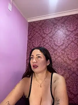 juliana diaz online show from December 4, 11:20 am