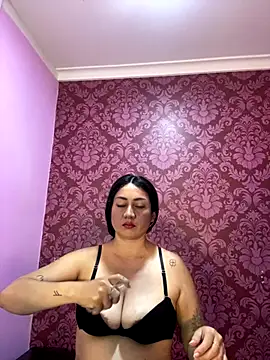 juliana diaz online show from November 5, 11:24 am