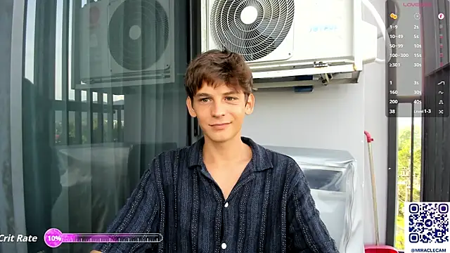 Snapshot of MiracleCam chatting on October 17, 12:14 am MiracleCam online show from October 17, 12:14 am