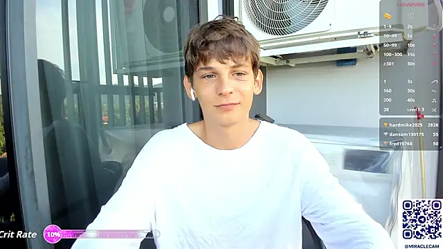 Snapshot of MiracleCam chatting on October 16, 12:52 am MiracleCam online show from October 16, 12:52 am