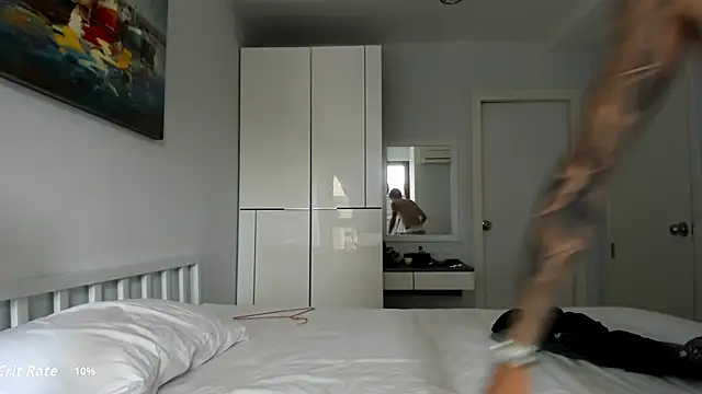 Snapshot of MiracleCam chatting on November 7, 3:44 am MiracleCam online show from November 7, 3:44 am