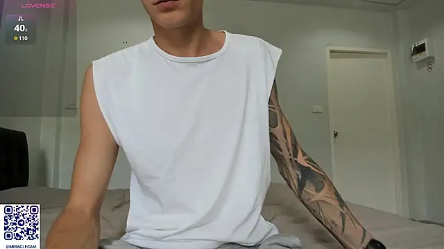 Snapshot of MiracleCam chatting on December 15, 4:51 am MiracleCam online show from December 15, 4:51 am