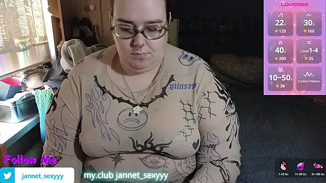 Snapshot of JannetPie chatting on July 17, 12:02 pm JannetPie online show from July 17, 12:02 pm