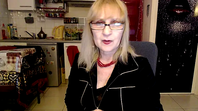 Snapshot of Ala-N-Dala chatting on February 26, 3:39 am Ala-N-Dala online show from February 26, 3:39 am