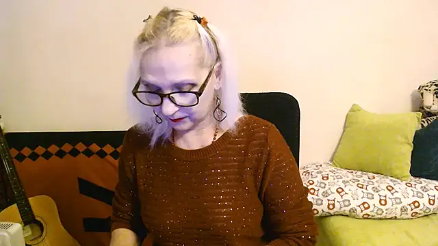 Snapshot of Ala-N-Dala chatting on September 27, 8:20 am Ala-N-Dala online show from September 27, 8:20 am