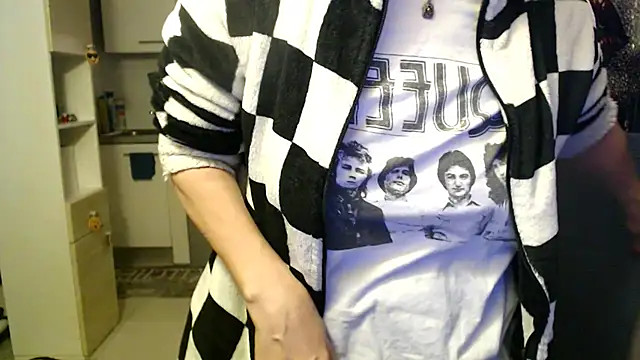 Snapshot of Ala-N-Dala chatting on December 22, 10:43 pm Ala-N-Dala online show from December 22, 10:43 pm