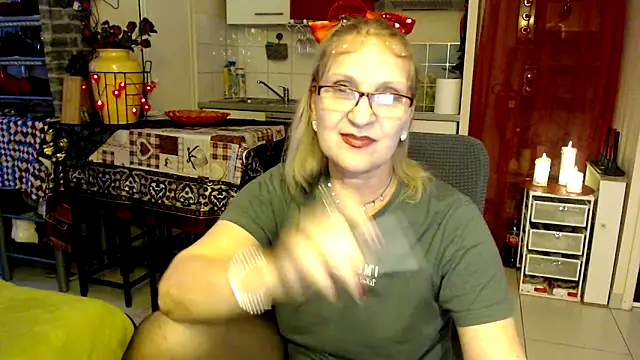 Snapshot of Ala-N-Dala chatting on February 10, 2:05 pm Ala-N-Dala online show from February 10, 2:05 pm