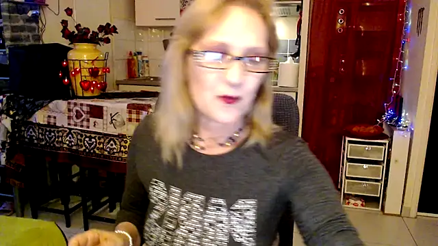 Snapshot of Ala-N-Dala chatting on February 19, 11:40 am Ala-N-Dala online show from February 19, 11:40 am