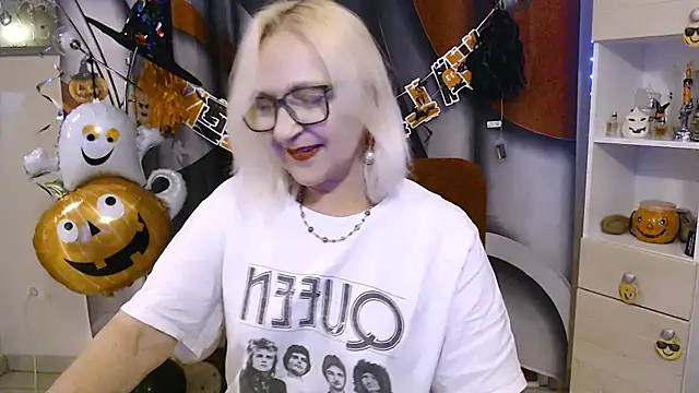 Snapshot of Ala-N-Dala chatting on October 31, 1:30 pm Ala-N-Dala online show from October 31, 1:30 pm